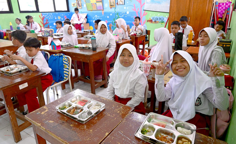 Media Asing Soroti Kasus Ribuan Anak Keracunan Menu Makan Bergizi Gratis