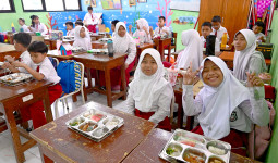 Media Asing Soroti Kasus Ribuan Anak Keracunan Menu Makan Bergizi Gratis