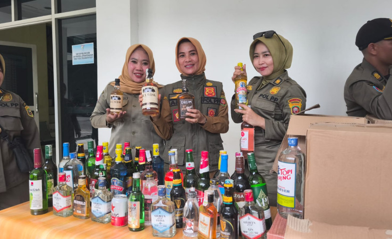 Sebanyak 710 Botol Minol Ilegal Diamankan Satpol PP Samarinda dari Warung di Loa Janan Ilir