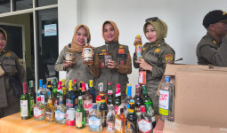 Sebanyak 710 Botol Minol Ilegal Diamankan Satpol PP Samarinda dari Warung di Loa Janan Ilir