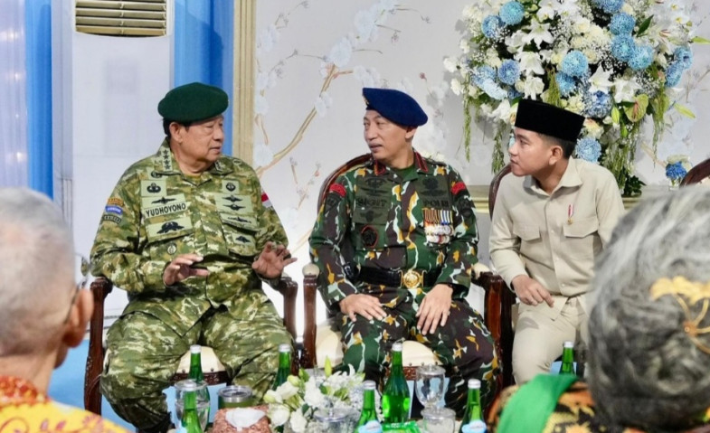 Beredar Video SBY 'Nyelonong' Tak Salaman Saat Lewati Kapolri, Demokrat Angkat Bicara
