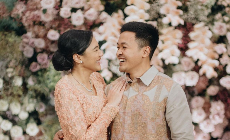 Heboh Rumah Tangga Putri Tanjung Dikabarkan Retak, Warganet Temukan Bukti Ini