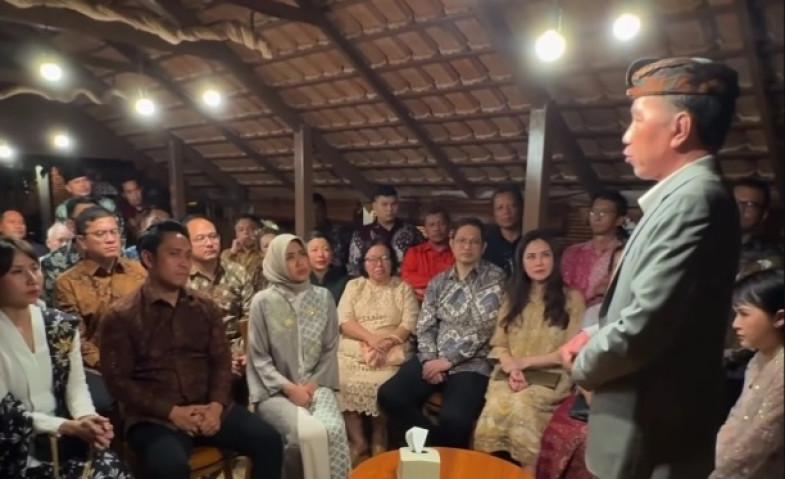 Jokowi Keciduk Beri Arahan ke Pengurus PSI, Teka-Teki 'Bapak J' Ketua Dewan Pembina Akhirnya Terjawab?