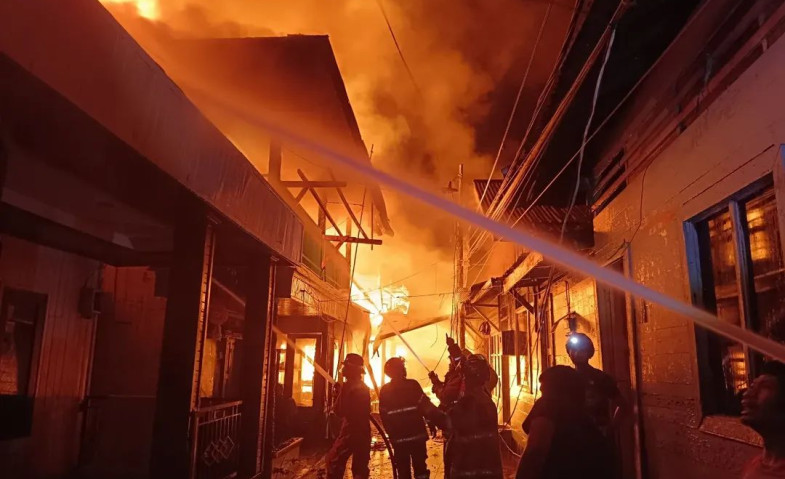 Kebakaran di Samarinda Hanguskan 20 Bangunan, Disdamkarmat Imbau Warga Waspada Listrik