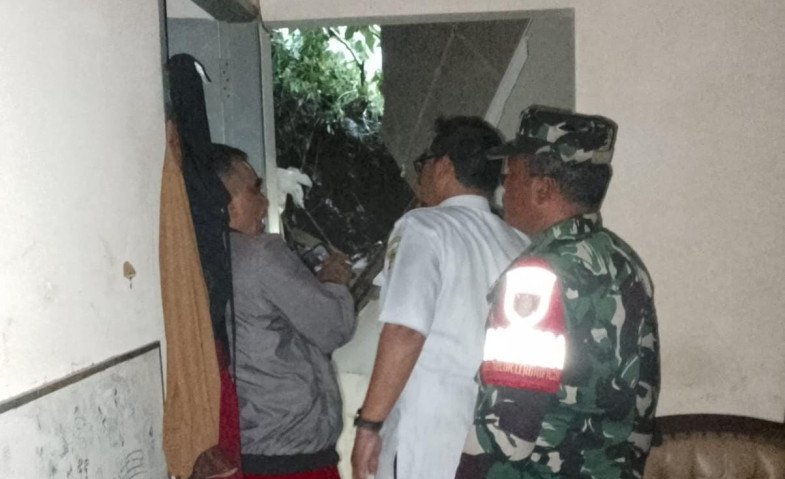 Korban Longsor di Jalan Wiratama Samarinda Dilarikan ke Rumah Sakit