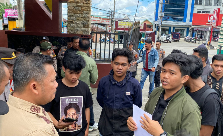MAHKI Gelar Aksi di Kejati Kaltim, Soroti Dugaan Penyimpangan Anggaran Pembangunan Bandara Mahakam Ulu