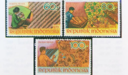 Mengintip Ragam Batik Melalui Prangko
