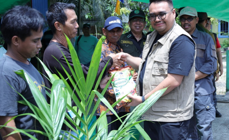 Pemkab Kukar Dukung Ketahanan Pangan, Bupati Aulia Salurkan Bantuan di Kenohan