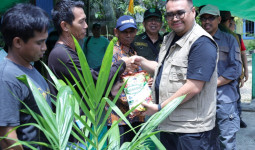 Pemkab Kukar Dukung Ketahanan Pangan, Bupati Aulia Salurkan Bantuan di Kenohan