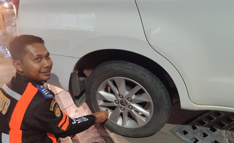 Pemkot Samarinda Tertibkan Kendaraan Parkir Sembarangan di Sejumlah Titik Kota