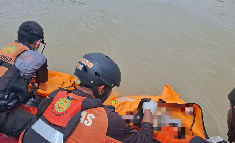 Remaja yang Tenggelam di Sungai Karang Mumus Ditemukan Tak Bernyawa