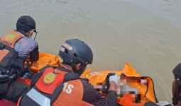 Remaja yang Tenggelam di Sungai Karang Mumus Ditemukan Tak Bernyawa