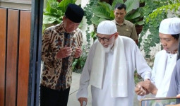 Rocky Gerung Bongkar Motif Politik di Balik Pertemuan Jokowi dengan Abu Bakar Ba'asyir