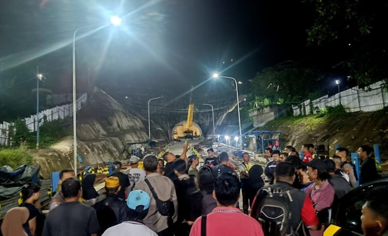 Uji Pondasi Terowongan Samarinda Bikin Emak-emak di Jalan Kakap Panik Akibat Rumahnya Retak