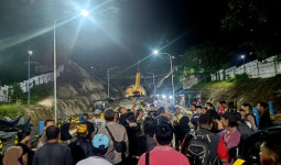 Uji Pondasi Terowongan Samarinda Bikin Emak-emak di Jalan Kakap Panik Akibat Rumahnya Retak