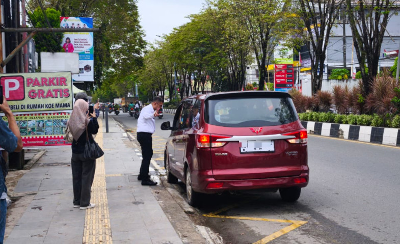 Atasi Kemacetan, Dishub Samarinda Terapkan Marka Zigzag Berwarna Kuning di Jalan Juanda