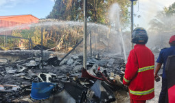 Bahaya Bakar Sampah Sembarangan, Kebakaran Bengkel di Perumahan Guru AWS Samarinda Bikin Warga Panik