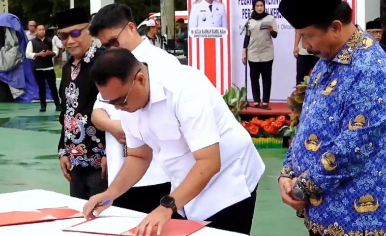 Bupati Aulia Lantik 1.886 PPPK Tahap II dan Tenaga Paruh Waktu di Kukar