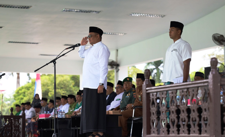 Bupati Kukar Pimpin Upacara Hari Santri Nasional 2025, Serukan Kebangkitan Santri Modern