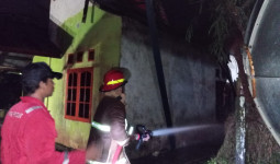 Damkar Kukar Sigap Padamkan Kebakaran Rumah di Bukit Raya Samboja
