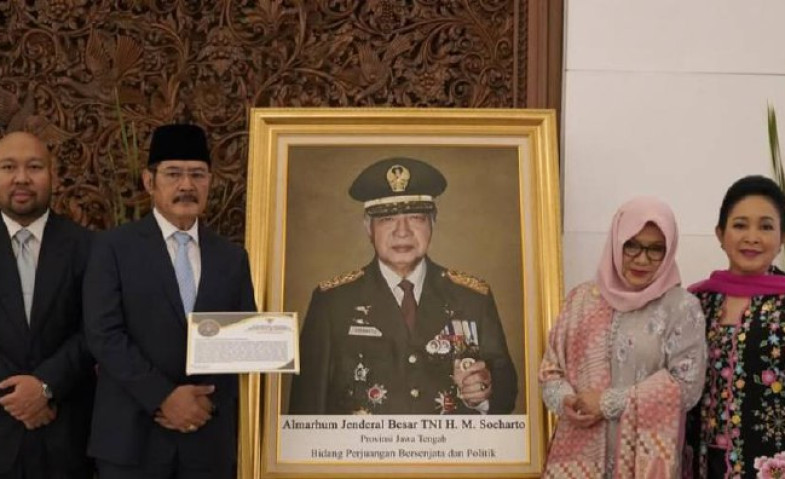 Gelar Pahlawan Nasional untuk Soeharto Tuai Kecaman dari Media Asing