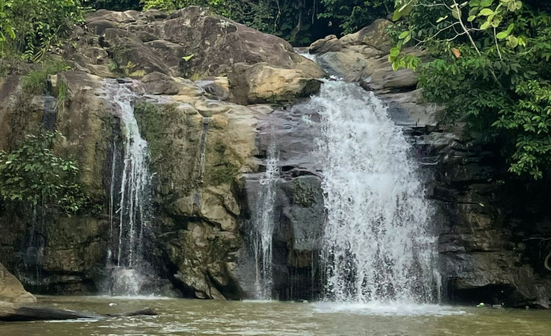 Menyusuri Sejuknya Air Terjun Berambai, Catatan Perjalanan Presisi.co ke Spot Healing di Samarinda