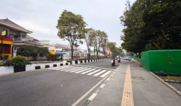 Peduli Keselamatan Pejalan Kaki, Dishub Samarinda Pasang Zebra Cross dan Rambu Lalu Lintas di Jalan Nasional