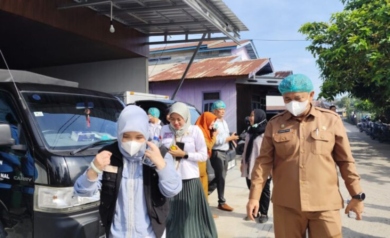 Sunggono Dampingi Senator Aji Mirni Tinjau Dapur MBG di Tenggarong