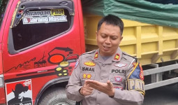 Truk Viral Pengangkut Batu Koral yang Melintas di Jalan Suryanata Ditilang Polisi