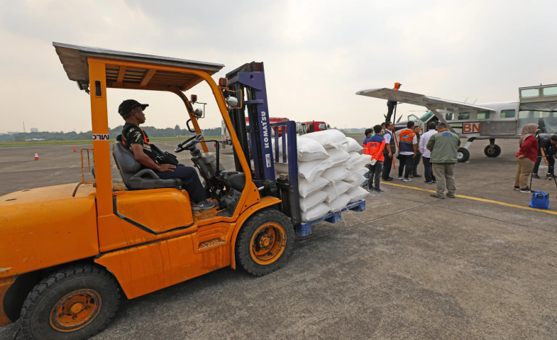 Cegah Hujan Ganggu Evakuasi, BMKG Lakukan Operasi Modifikasi Cuaca di Sumatra