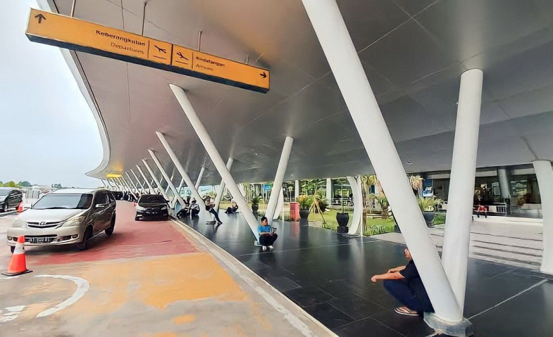 Jam Operasional Bandara APT Pranoto Diperpanjang untuk Layani Penumpang Nataru