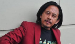 Jarang Tersorot Media, Siapa Sosok Istri Pertama Mendiang Epy Kusnandar?
