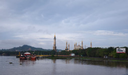 Pemkot Samarinda Minta Pertamina Bersihkan Sedimentasi Sungai Mahakam di Kawasan Slamet Riyadi