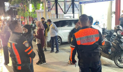 Tertibkan Parkir di Trotoar, Dishub Samarinda 'Cabut' Rompi Jukir Binaan yang Melanggar Aturan