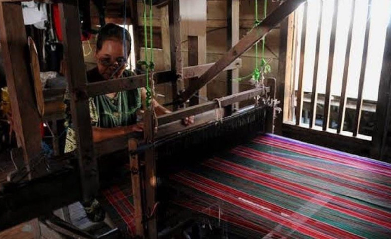 Andi Harun Bawa Sarung Samarinda di Anugerah Kebudayaan PWI Pusat 2026