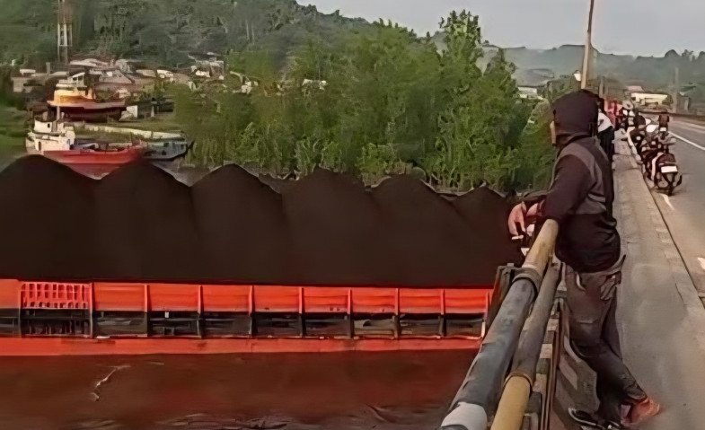 Di Balik Insiden Jembatan Mahulu Ditabrak Ponton Batu Bara, Ada Dugaan Buoy Tambat Liar yang Menjamur