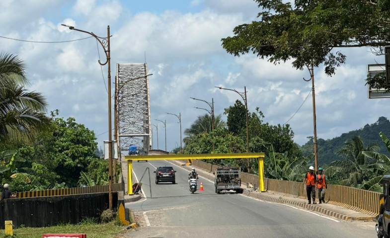 Jembatan Mahulu Diportal, Kendaraan Besar Dilarang Melintas Hingga Kondisi Struktur Jembatan Dipastikan Aman