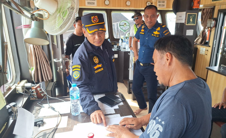 KSOP Samarinda Tutup Sementara Lalu Lintas Kapal di Kolong Jembatan Mahakam Ulu