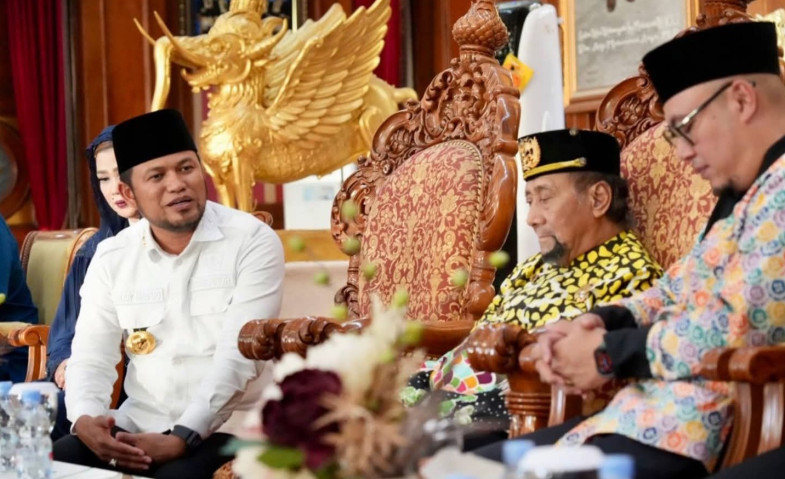 Polemik Protokoler Kunjungan Presiden, Gubernur Rudy Mas'ud sampai Datangi Sultan Kutai