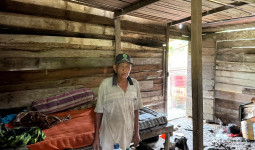 Sendiri di Ujung Usia, Samin Bertahan Hidup di Gubuk Kayu yang Sunyi
