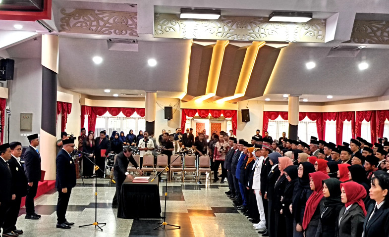 Bupati Kukar Aulia Rahman Basri Lantik 124 Pejabat Baru