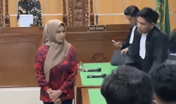 Eksepsi Dayang Donna Ditolak Majelis Hakim