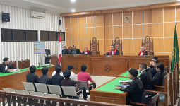 Fakta Persidangan Molotov, Dua DPO Intelektual hingga Saksi yang Berbelit Dikupas Tuntas