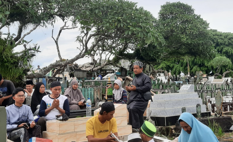 Melihat Aktivitas Ziarah Umat Muslim Sebelum Ramadan di Samarinda
