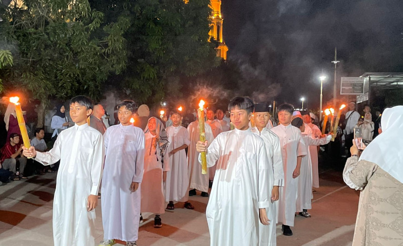 Pawai Obor Warnai Tahrib Ramadan SD Islamic Center