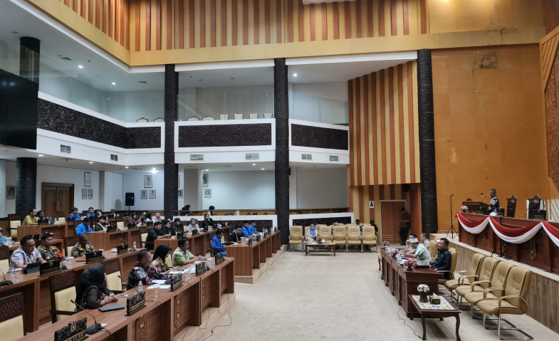 Pedagang UMKM di Folder Air Hitam Tetap Berjualan Sambil Menunggu Aturan Baru