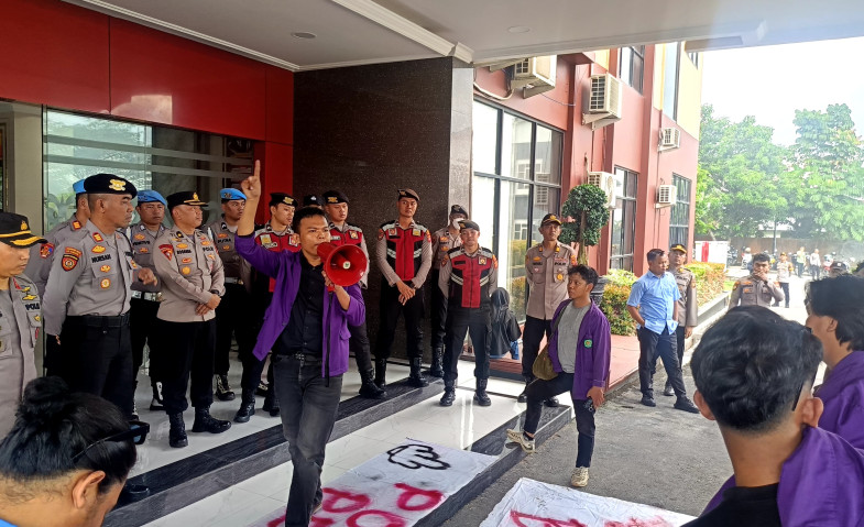 Respons Insiden Kematian Pelajar, Mahasiswa Unikarta Geruduk Mapolres Kukar Tuntut Reformasi Polri