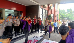 Respons Insiden Kematian Pelajar, Mahasiswa Unikarta Geruduk Mapolres Kukar Tuntut Reformasi Polri