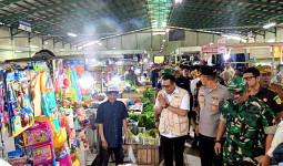 Bupati Kukar Tinjau Pasar Mangkurawang, Pastikan Harga Bahan Pokok Stabil Jelang Idulfitri
