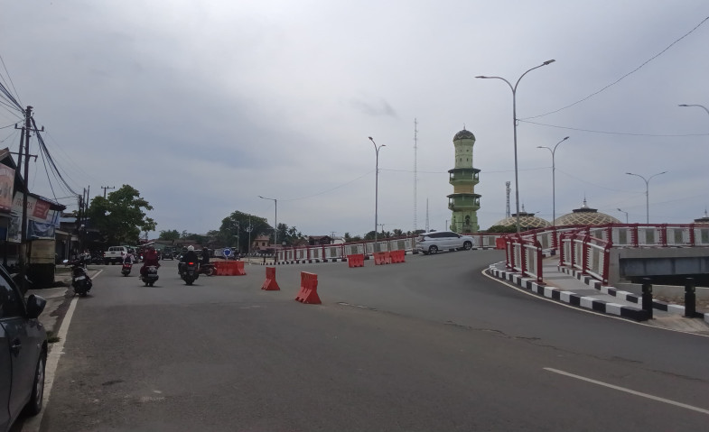 Efisiensi Anggaran, Dishub Kukar Andalkan Barier di Jembatan Kedaton